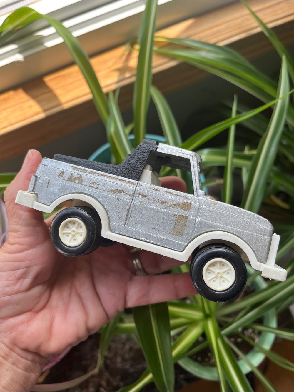 Vtg Tootsietoy 4x4 Subaru "Brat" Diecast Metal/Plastic Made in USA Gray *READ*